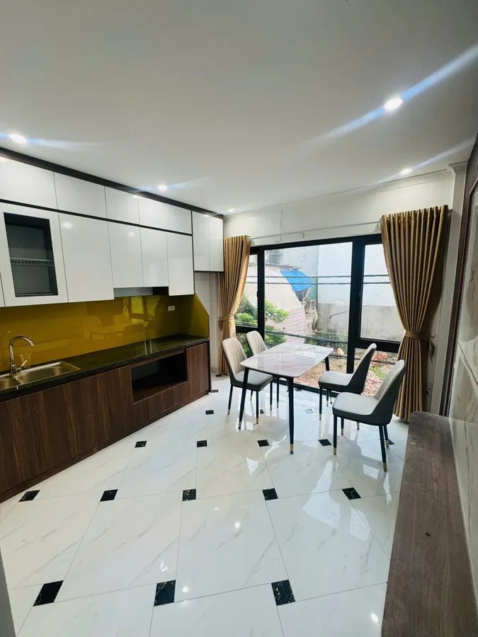 Nhà 5 tầng Phú Diễn 32m² giá 8.5 tỷ - Ô tô đỗ cửa, kinh doanh tốt!