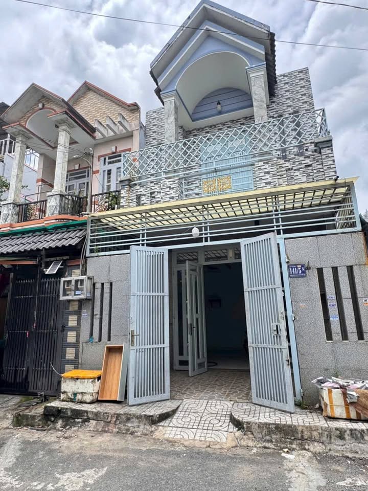 Nhà phố Thới Tam Thôn Hóc Môn 90m² giá 4.8 tỷ - Sổ hồng riêng, khu vực yên tĩnh!