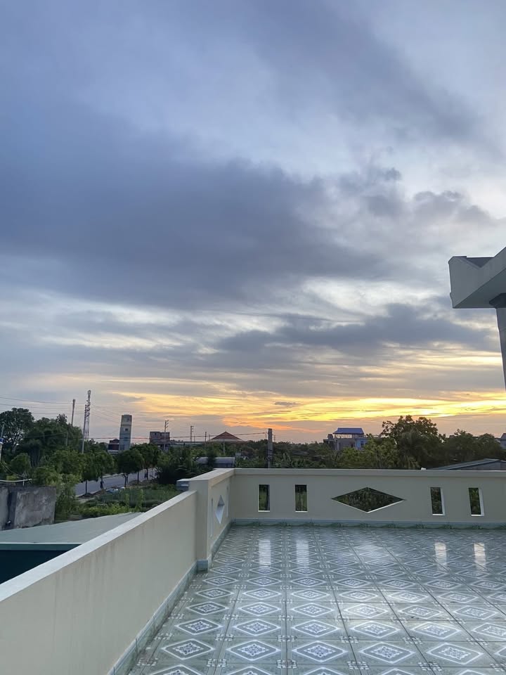 Nhà nguyên căn 2 tầng gần chợ La Vân 300m² - Full nội thất, giá tốt!