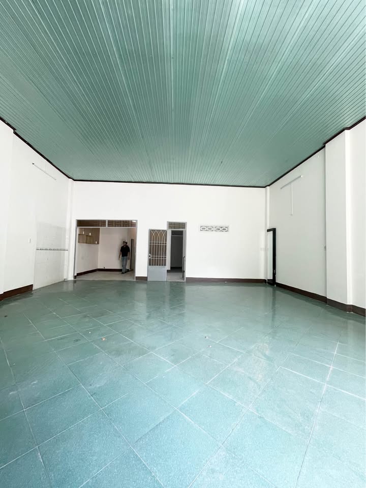 Nhà mặt tiền hẻm lớn Nguyễn Tất Thành, Buôn Ma Thuột 136m² giá 9 triệu - Không thể bỏ lỡ!