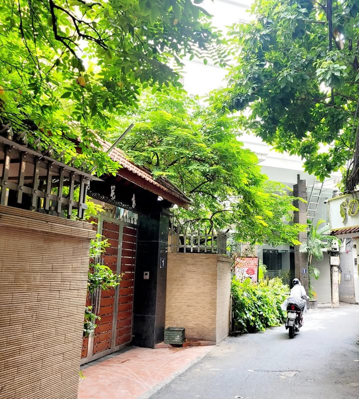 Bán nhà Dịch Vọng 70m² giá 15 tỷ - Lô góc hiếm, thiết kế hiện đại!