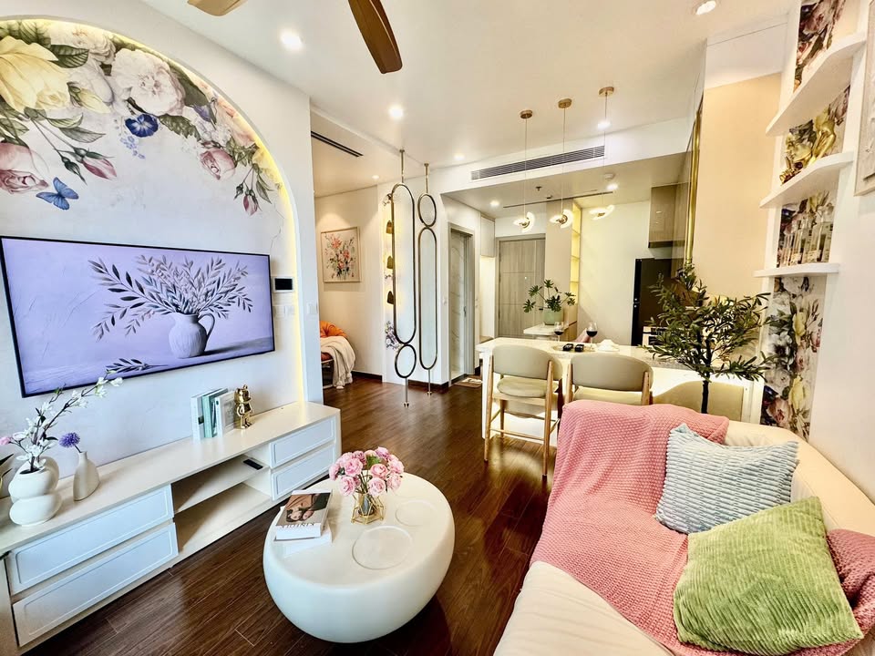 Căn hộ 1 phòng ngủ Vinhomes Smart City 47m² giá 4.9 tỷ - View hồ tuyệt đẹp!