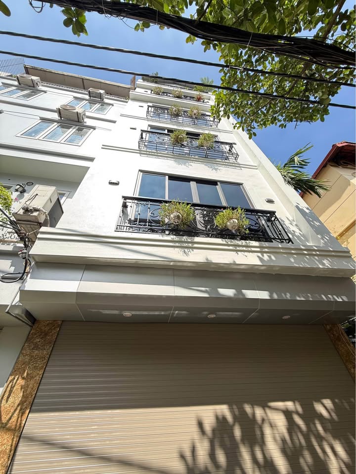 Nhà phố Nguyễn Văn Cừ Long Biên 45m² giá 10 tỷ - Vị trí đẹp, sổ đỏ chính chủ!