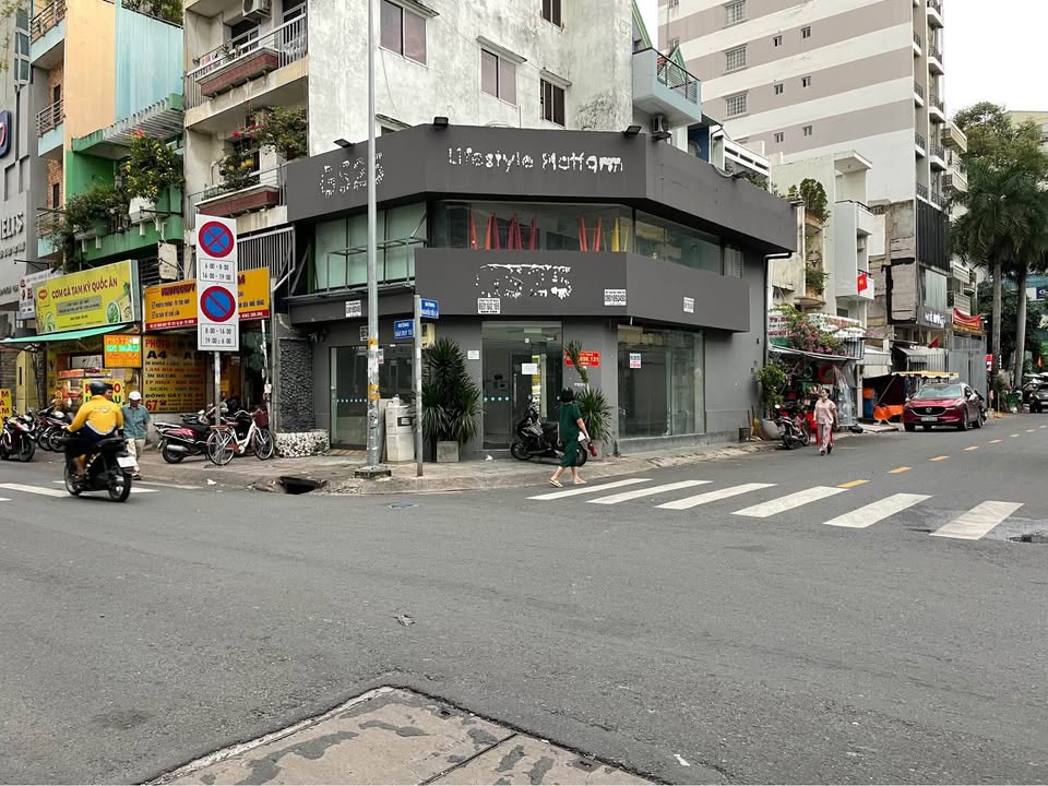 Shophouse cho thuê quận 10 - Diện tích 60m², vị trí đắc địa gần Đại Học Kinh Tế