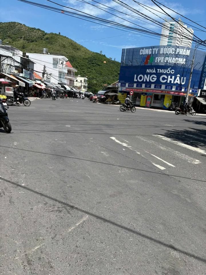 Nhà mặt tiền Dương Hiến Quyền Nha Trang 125m² giá 13.5 tỷ - Gần biển, vị trí đắc địa!