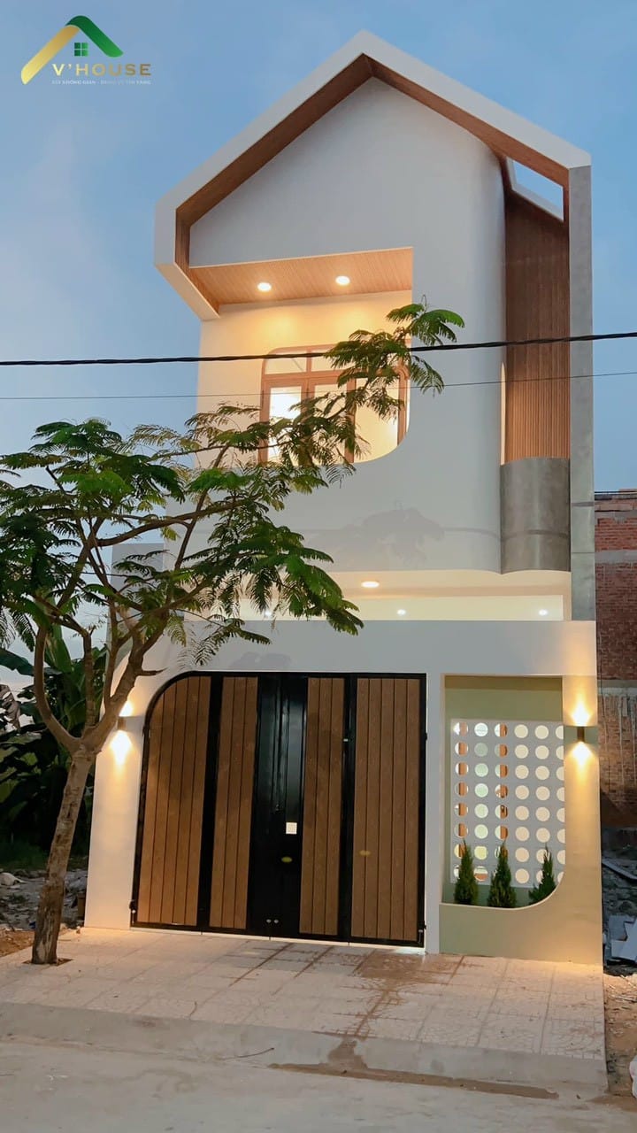 Nhà 1 Trệt 1 Lầu KDC Hoàng Phát 100m² giá 2.55 tỷ - Thiết kế thông thoáng, đầy đủ công năng!