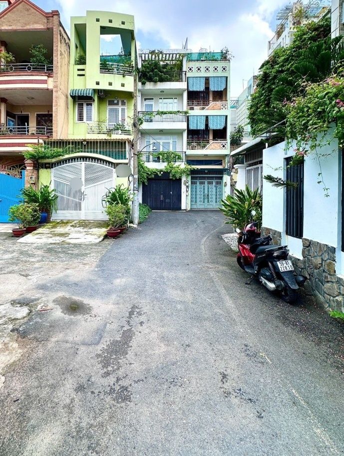 Nhà phố 36m² Thành Thái, Q10 giá 7.8 tỷ - Giảm sâu 1 tỷ ngay hôm nay!