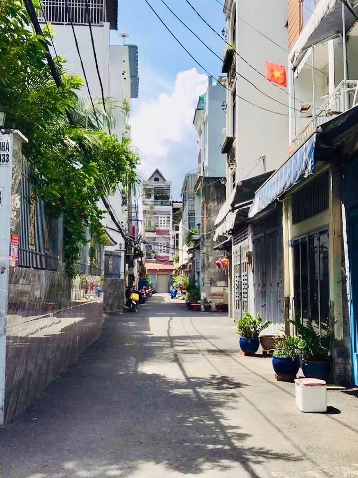 Nhà 2 tầng Lê Đình Thám, Tân Phú 60m² giá 5.1 tỷ - Vị trí đắc địa gần Aeon Mall!