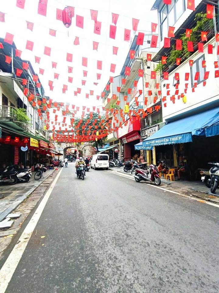 Nhà phố Nguyễn Thiếp Hoàn Kiếm 47m² giá 14 tỷ - Thiết kế rộng rãi, tiện nghi!