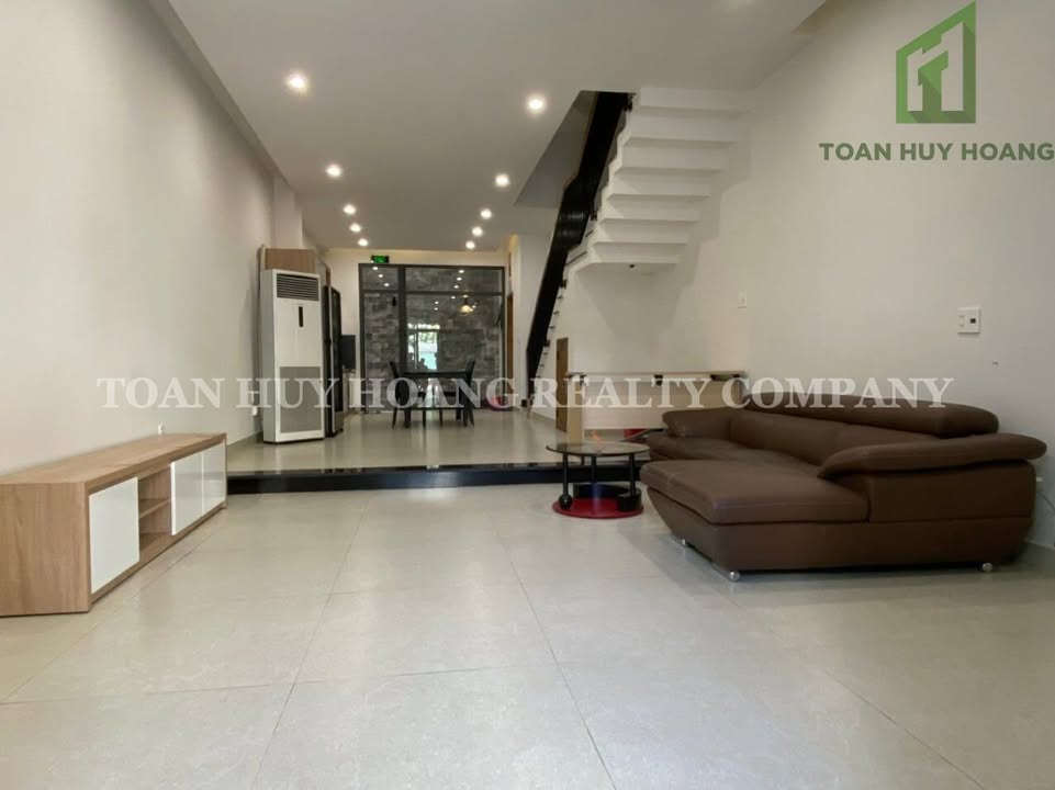 Nhà cho thuê 4 phòng ngủ tại Phạm Văn Đồng - 28 triệu/tháng - Thiết kế hiện đại!