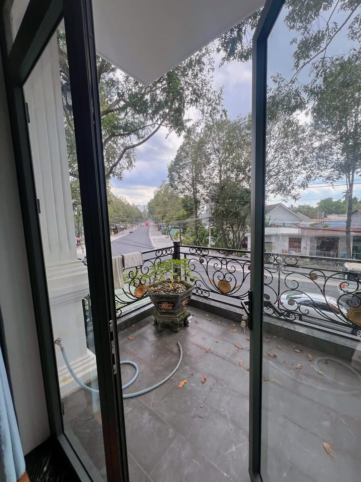 Nhà cho thuê tại đường Nguyễn Tri Phương, Thủ Dầu Một 2 lầu, 4 phòng ngủ - Giá chỉ 12 triệu