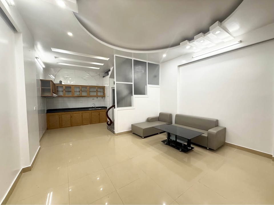 Nhà 4 tầng đường Thiên Lôi 40m² giá 2.86 tỷ - Ô tô vào sát cửa!