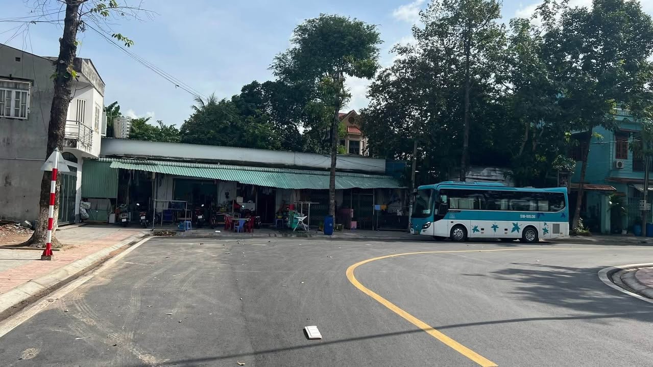 Nhà phố song sinh đường Chiêu Liêu, Dĩ An 60m² giá 5.99 tỷ - Sổ hồng riêng, ô tô vào tận nhà!