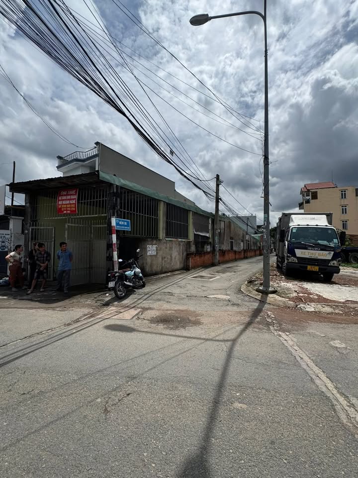 Nhà nguyên căn góc 2 mặt tiền tại Dĩ An 200m² - Phù hợp mọi loại hình kinh doanh!