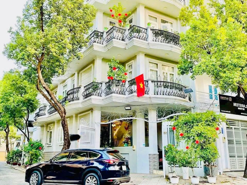 Mặt tiền đường Số, Tân Phong, Quận 7, 108m² giá 26 tỷ - Căn góc 2 mặt tiền đẹp mắt!