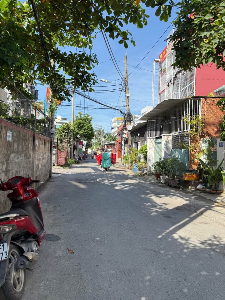 Biệt thự mini 5 tầng mặt tiền Tân Thới Nhất 120m² giá 12.45 tỷ - Nội thất cao cấp, thang máy riêng!