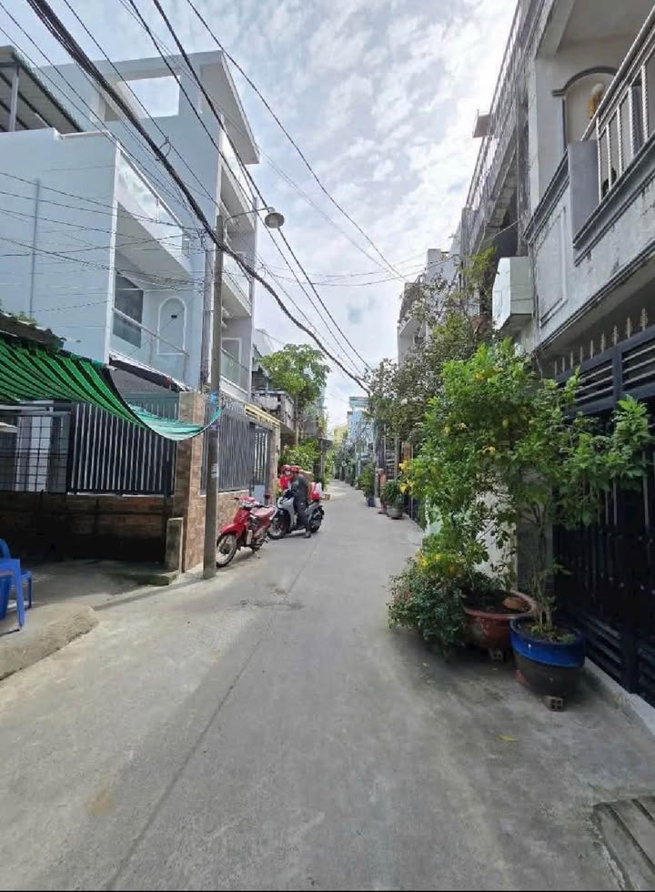 Nhà 3 tầng Phú Lâm A, Quận 6, 34m² giá chỉ 5 tỷ - Hẻm xe hơi đỗ cửa!