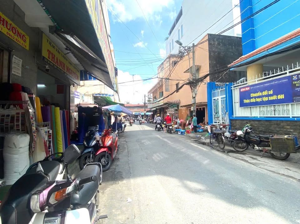 Nhà phố Tân Bình 116m² giá 11.2 tỷ - Nở hậu tài lộc, gần chợ Tân Bình!