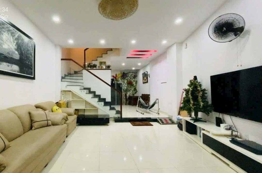 Nhà riêng Trịnh Đình Trọng, quận Tân Phú 60m² giá 11.6 tỷ - Nội thất cao cấp, sẵn sàng ở ngay!