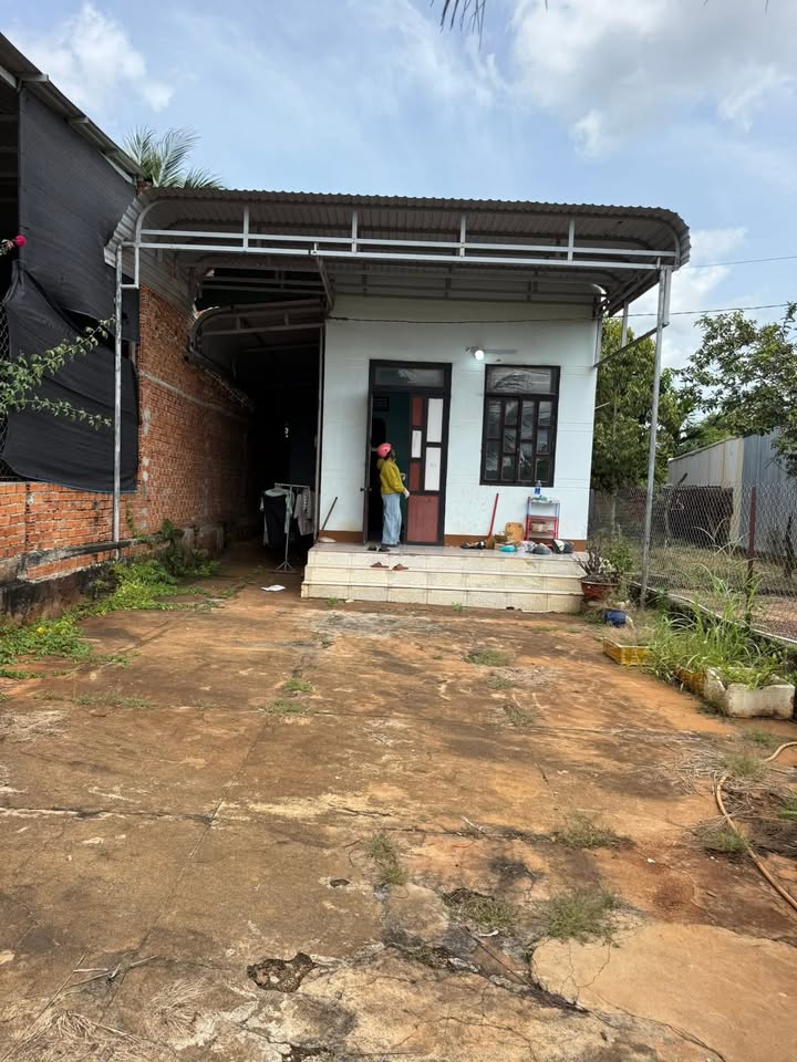 Nhà phố Quảng Tiến, Cư M'gar 210m² giá chỉ 1.1 tỷ - Cơ hội đầu tư hấp dẫn!