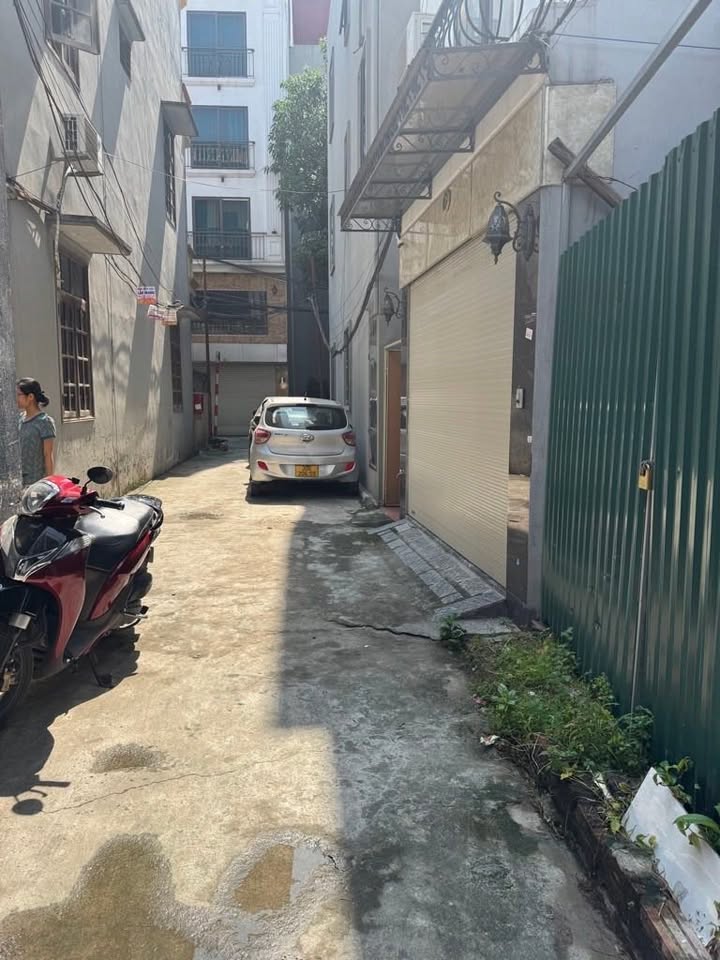 Lô đất Đức Giang Long Biên 42m² giá 6.5 tỷ - Sổ đỏ đẹp, ô tô vào tận nơi!