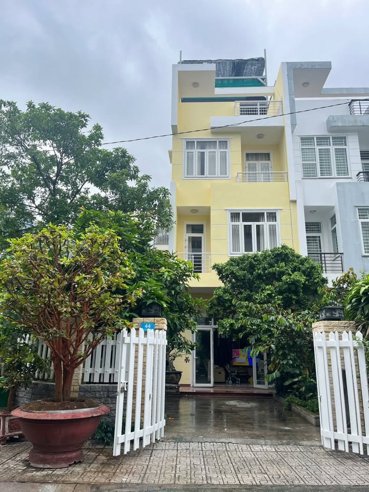 Nhà mặt tiền Phước Long, Thủ Đức 252m² giá 27.5 tỷ - Chính chủ bán gấp!