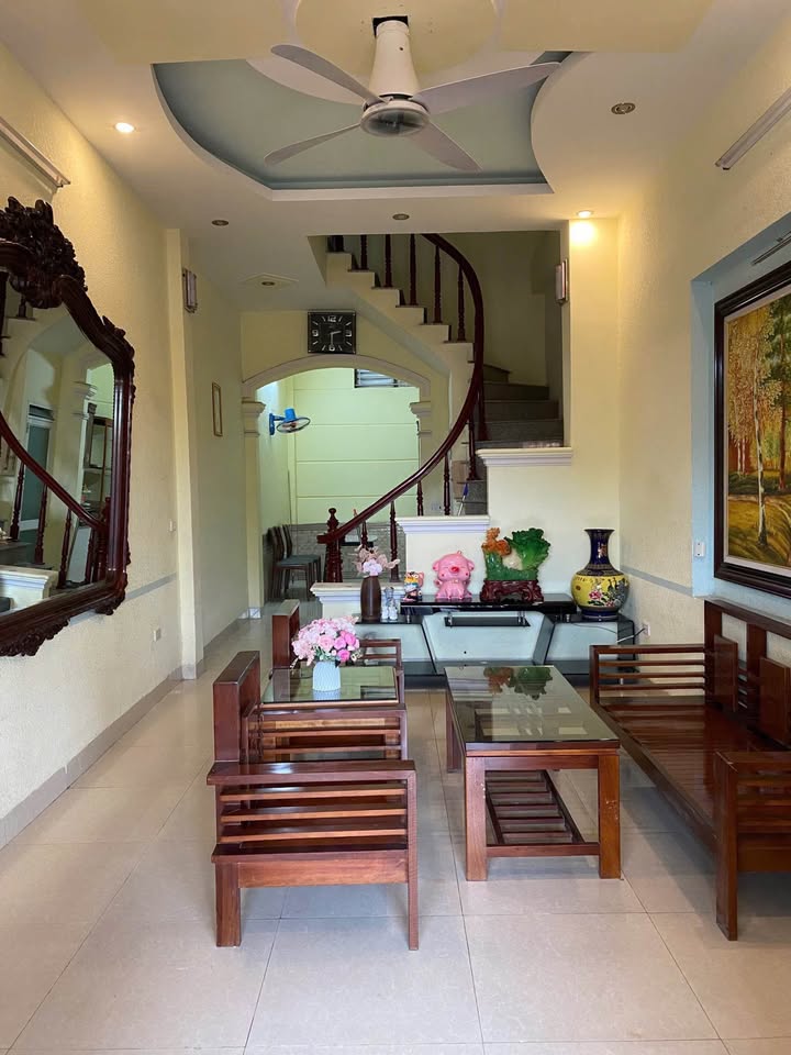 Nhà 3 tầng cho thuê tại Lộc Vượng 50m² giá 5.5 triệu - Full nội thất sang trọng!