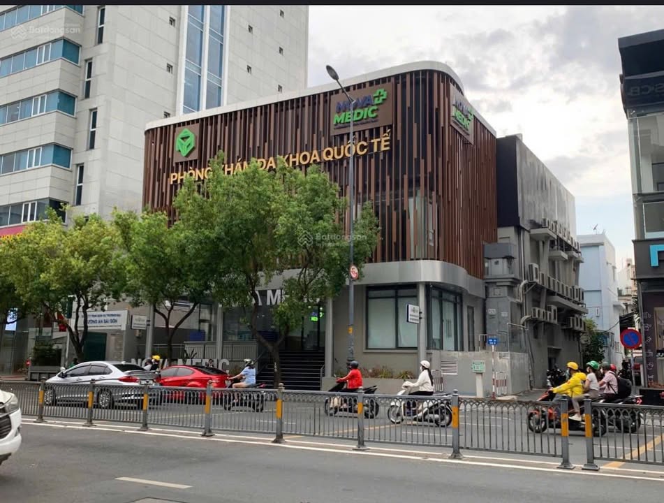 Cho thuê nhà góc 2 mặt tiền Nguyễn Văn Trỗi, Quận Phú Nhuận - Diện tích 690m², hợp đồng 7 năm!