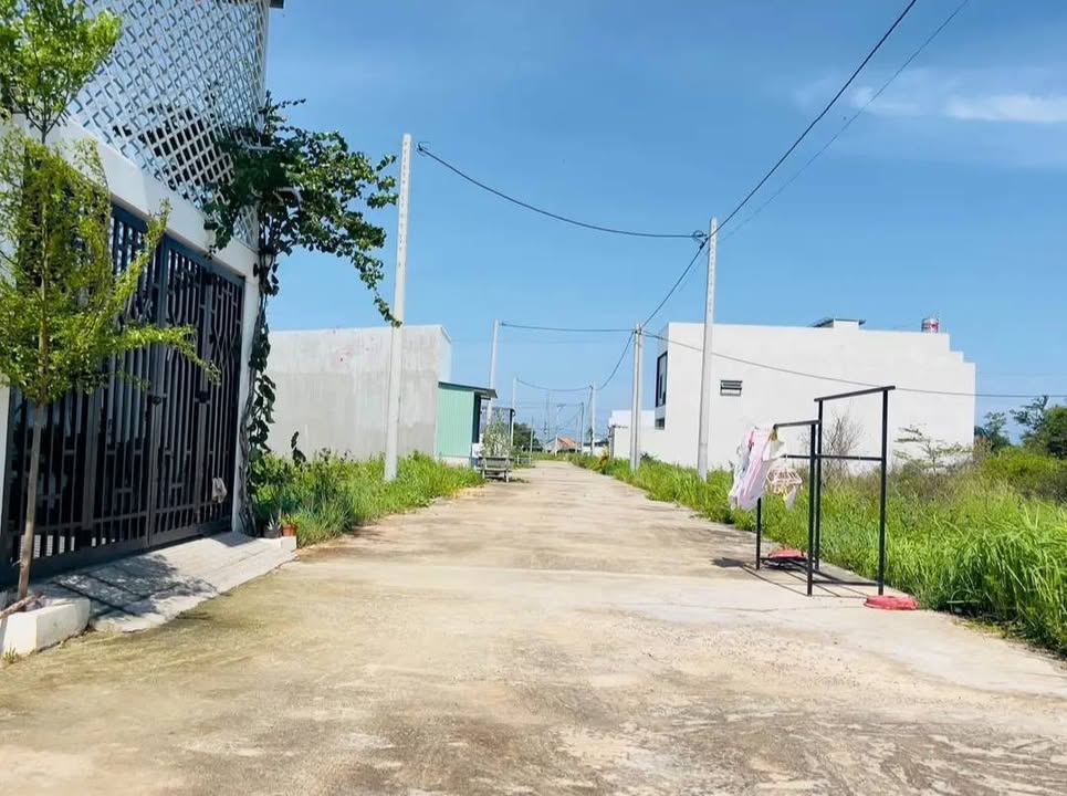 Đất thổ cư 100m² xã Hàm Liêm giá 750 triệu - Sổ đỏ chính chủ, đầu tư sinh lời!