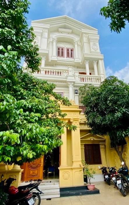 Bán gấp Townhouse đường Bình Long, quận Bình Tân, 278m² giá 38.5 tỷ - Đẹp nhất khu vực!