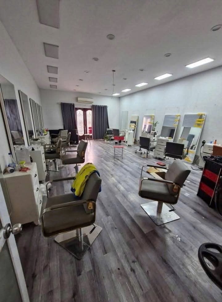 Mặt bằng kinh doanh cho thuê phố Đống Đa 320m² giá 45 triệu - Đường lớn thuận lợi!