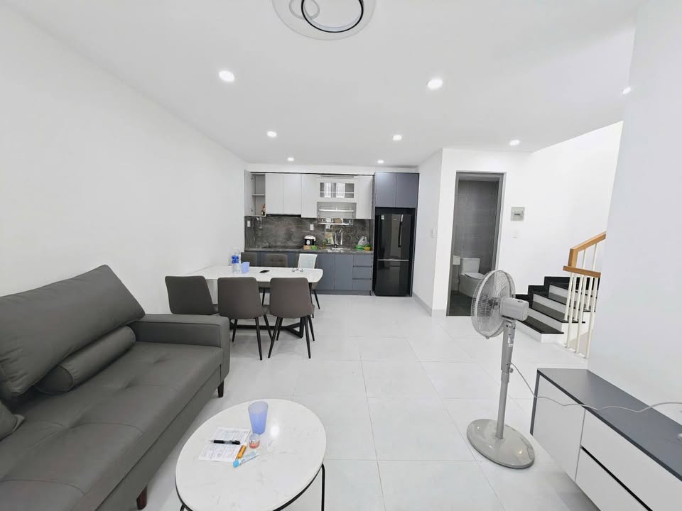 Căn hộ cho thuê 3 phòng ngủ đường Trần Quang Khải 100m² giá 14 triệu - Full nội thất hiện đại!