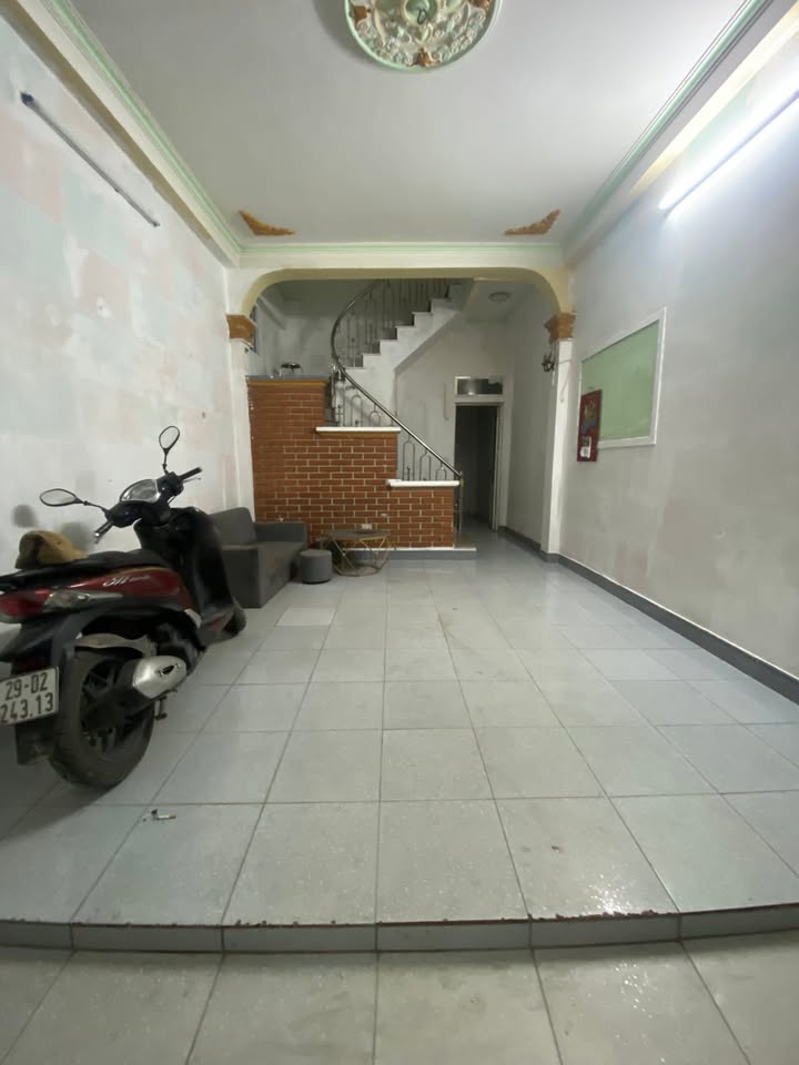 Nhà cho thuê tại Ngõ 31 Vĩnh Khang, 120m² chỉ 4 triệu/tháng - Sẵn sàng vào ở ngay!