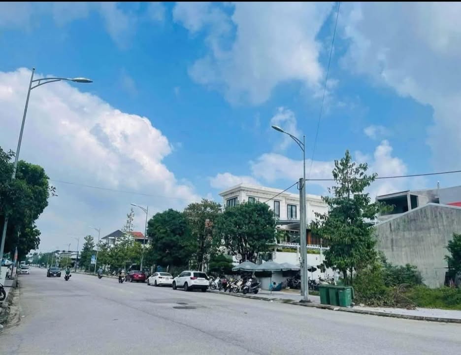 Đất mặt tiền đường Đồng Khởi Huế 200m² giá 12 tỷ - Vị trí đắc địa kinh doanh