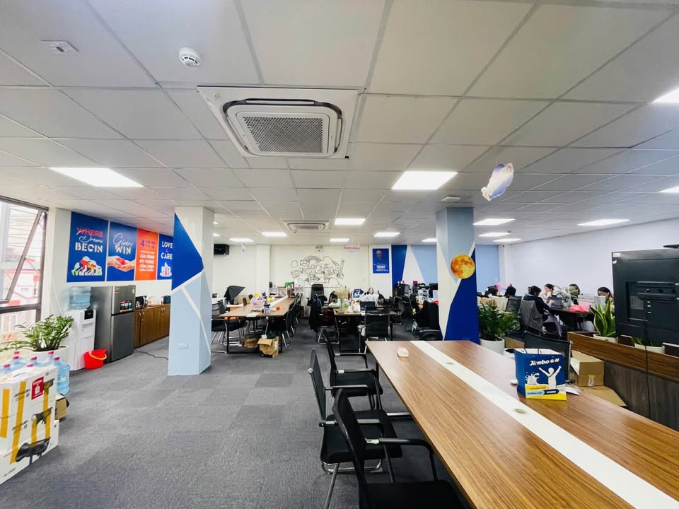 Cho thuê văn phòng Trần Thái Tông Cầu Giấy 180m² giá 36 triệu - Tiện ích đầy đủ!