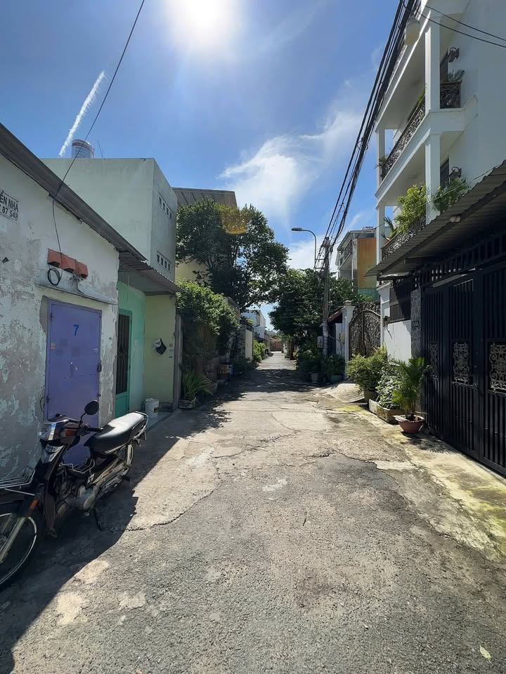 Nhà phố Hóc Môn 100m² giá 4.5 tỷ - Vị trí đẹp, an ninh tuyệt đối!