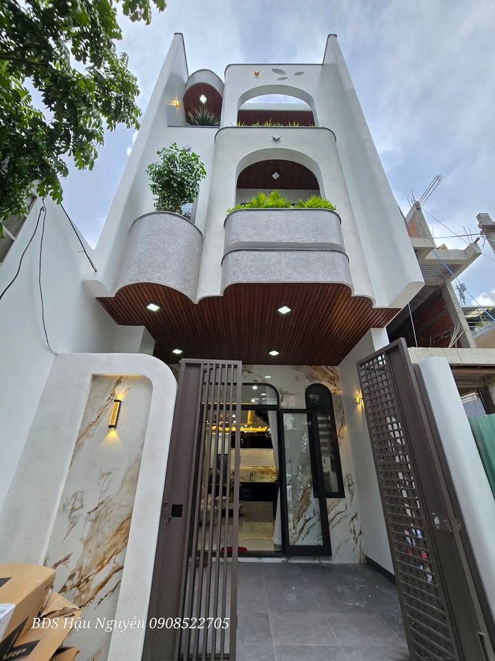 Nhà FrontHouse 3 tầng Đường 5m5 Quận Thanh Khê 80m² giá 8.2 tỷ - Thiết kế sang trọng, nội thất cao cấp!