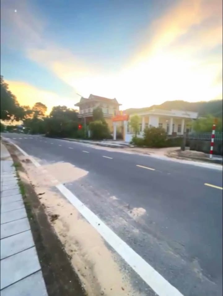 Đất mặt đường 334, xã Hạ Long, huyện Vân Đồn, 800m² - Vị trí đắc địa gần sân golf và casino!