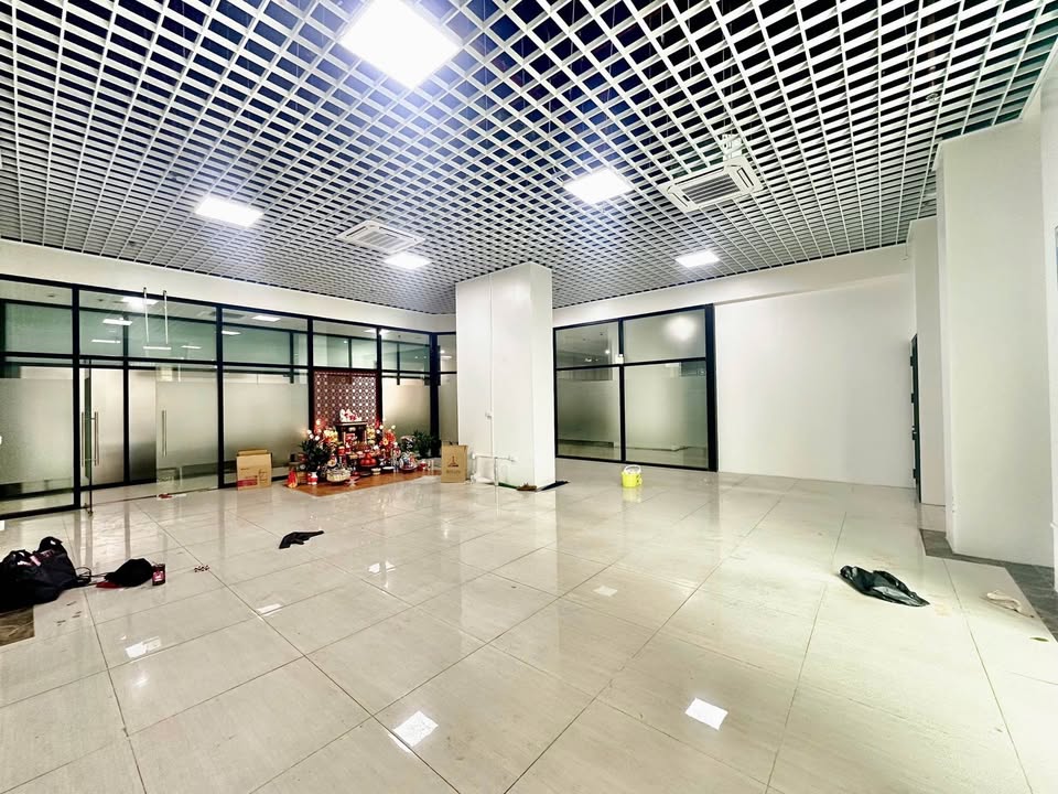 Cho thuê văn phòng Roman Plaza Nam Từ Liêm 120m² giá 270 triệu - Không gian sang trọng, tiện ích đầy đủ!