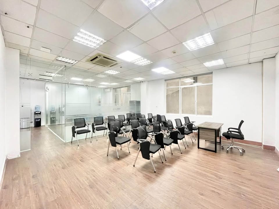 Văn phòng cho thuê tại Trung Kính, Cầu Giấy, 100m² giá 20 triệu - View thoáng, bàn giao đầy đủ!