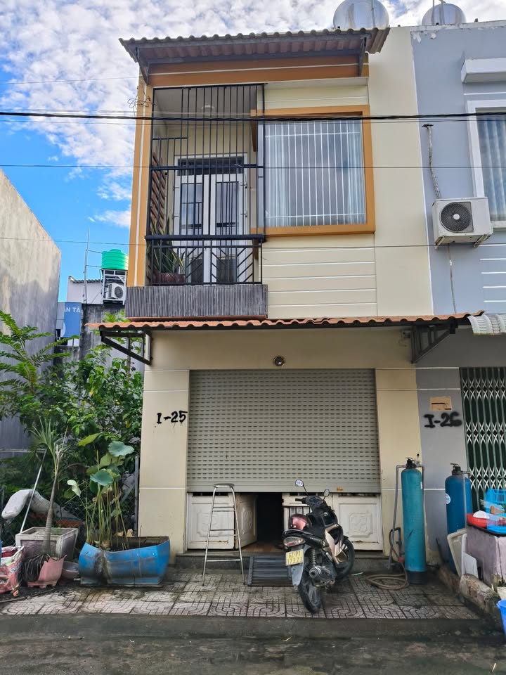 Nhà liền kề tại xã Mỹ Hạnh, Đức Hòa, 84m² giá chỉ 1.2 tỷ - Cơ hội đầu tư tuyệt vời!