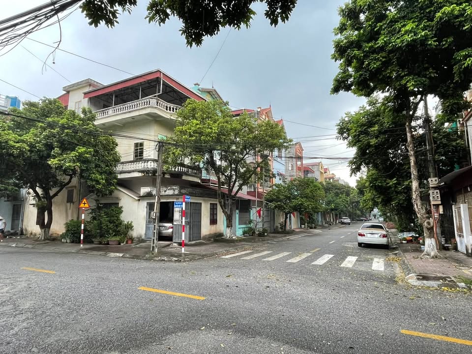 Nhà 3 tầng đường Hoàng Văn Thụ, Phố Hiến, Hưng Yên 82m² - Khu phố văn minh, giá chỉ 5 tỷ!