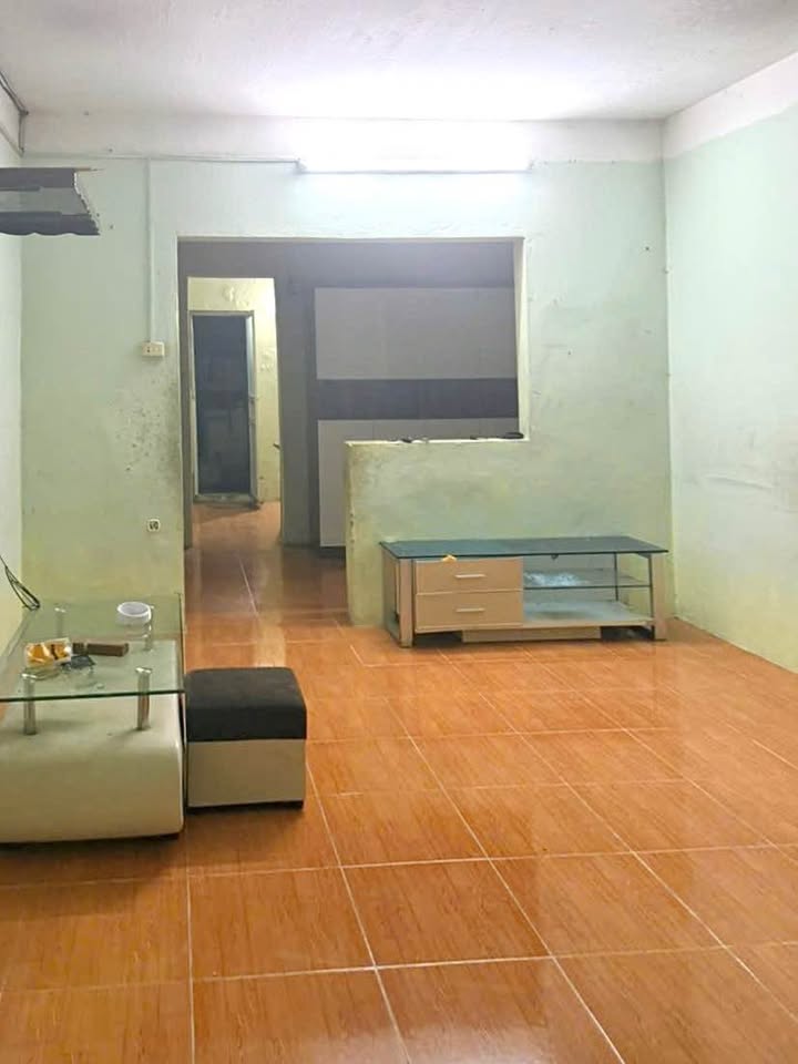 Căn hộ tập thể A22 Trường Lạc Long Quân, Tân Thịnh, Hòa Bình 37m² giá chỉ 500 triệu - Sổ đỏ chính chủ!