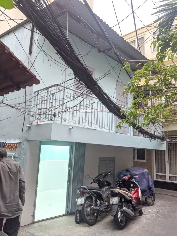 Nhà nguyên căn Nguyễn Tất Thành, P.18, Q.4 giá 4.5 triệu - Thích hợp cho thuê ngay!