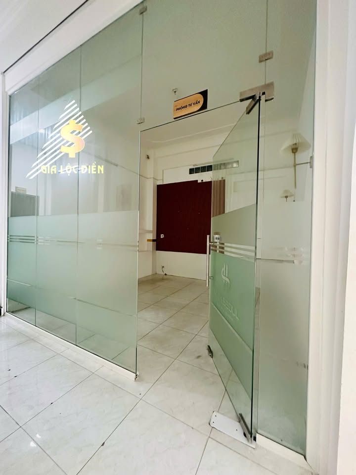 Nhà mặt tiền Nguyễn Văn Cừ Ninh Kiều 135m² giá 40 triệu - Thiết kế hiện đại, vị trí đắc địa!