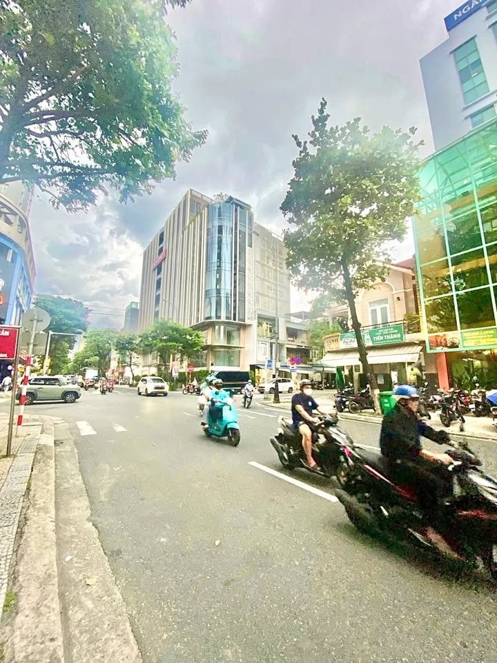 Bán nhà 4 tầng đường Trần Phú, quận Hải Châu, 110m² chỉ 13 tỷ - Vị trí cực đẹp!