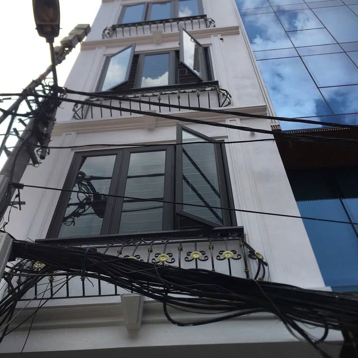 Nhà nguyên căn Bát Khối, Long Biên 5 tầng giá 9.5 triệu - Thuận tiện ô tô vào nhà!