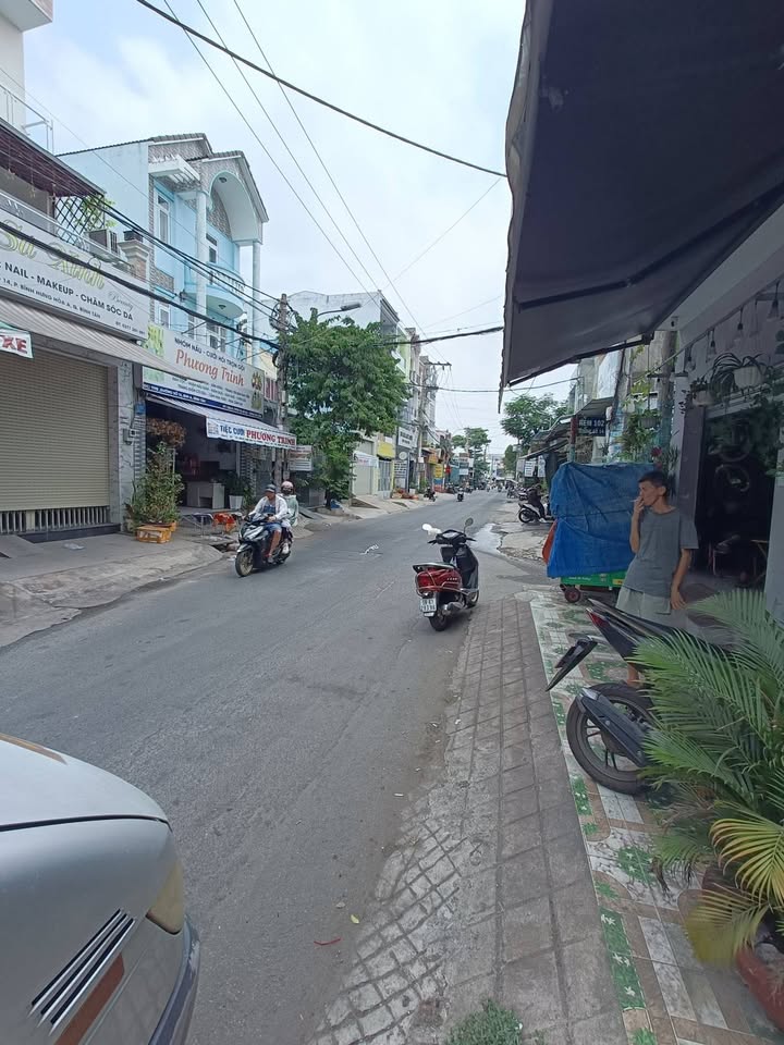 Nhà mặt tiền Lê Văn Quới, Bình Tân 72m² giá 8 tỷ - Sẵn sàng vào ở ngay!