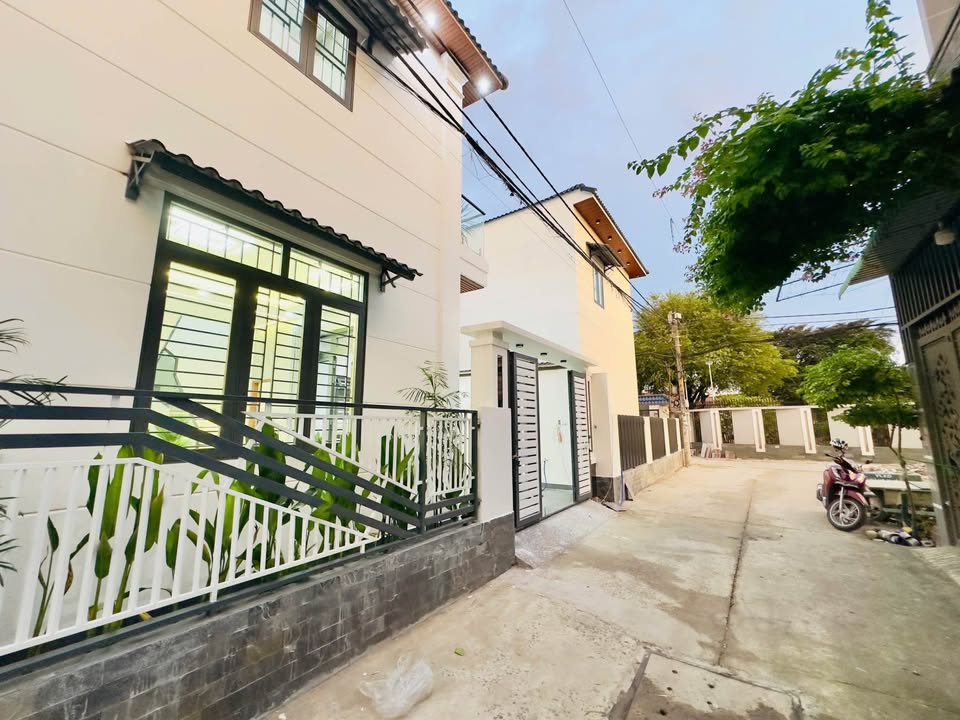 Biệt thự Mini Hóc Môn 92m² giá 6.4 tỷ - Thiết kế hiện đại, full nội thất!