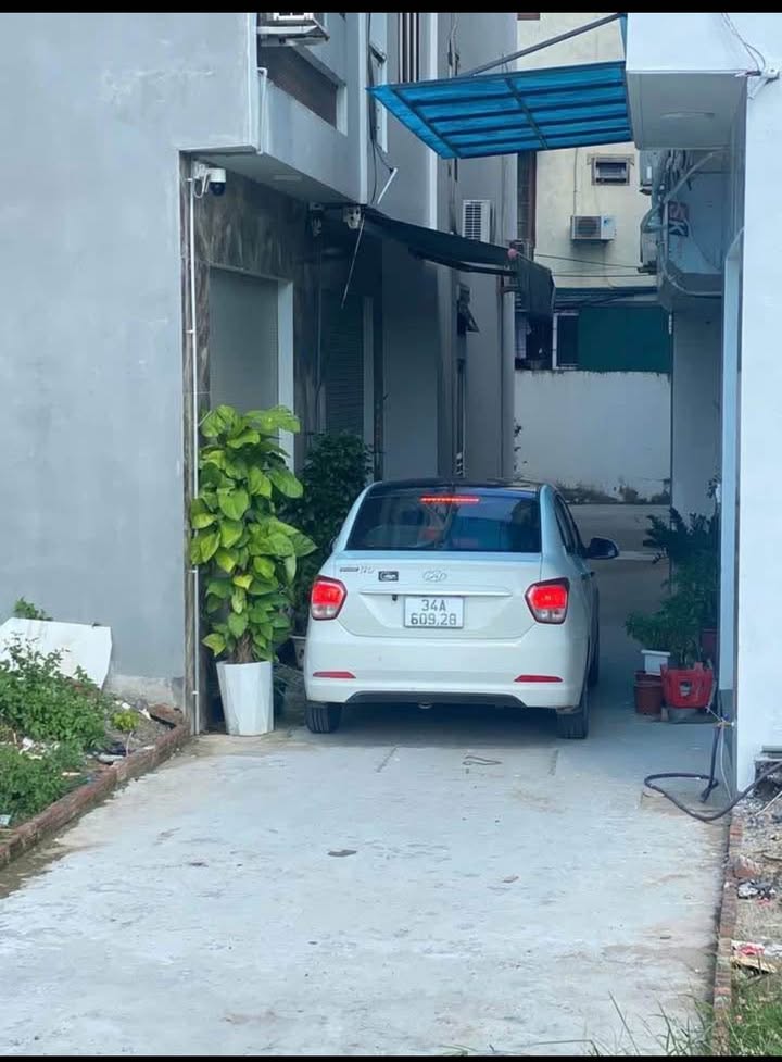 Nhà 3.5 tầng ngõ phố Cầu Cốn 40m² giá 2 tỷ - Thiết kế hiện đại, thuận tiện sinh hoạt!